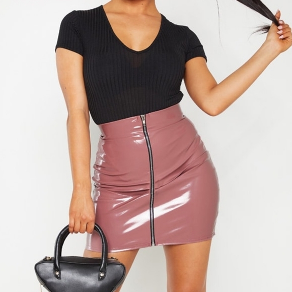 ❤️[3/$35] PrettyLittleThing Vinyl Zip Mini Skirt - Picture 1 of 7